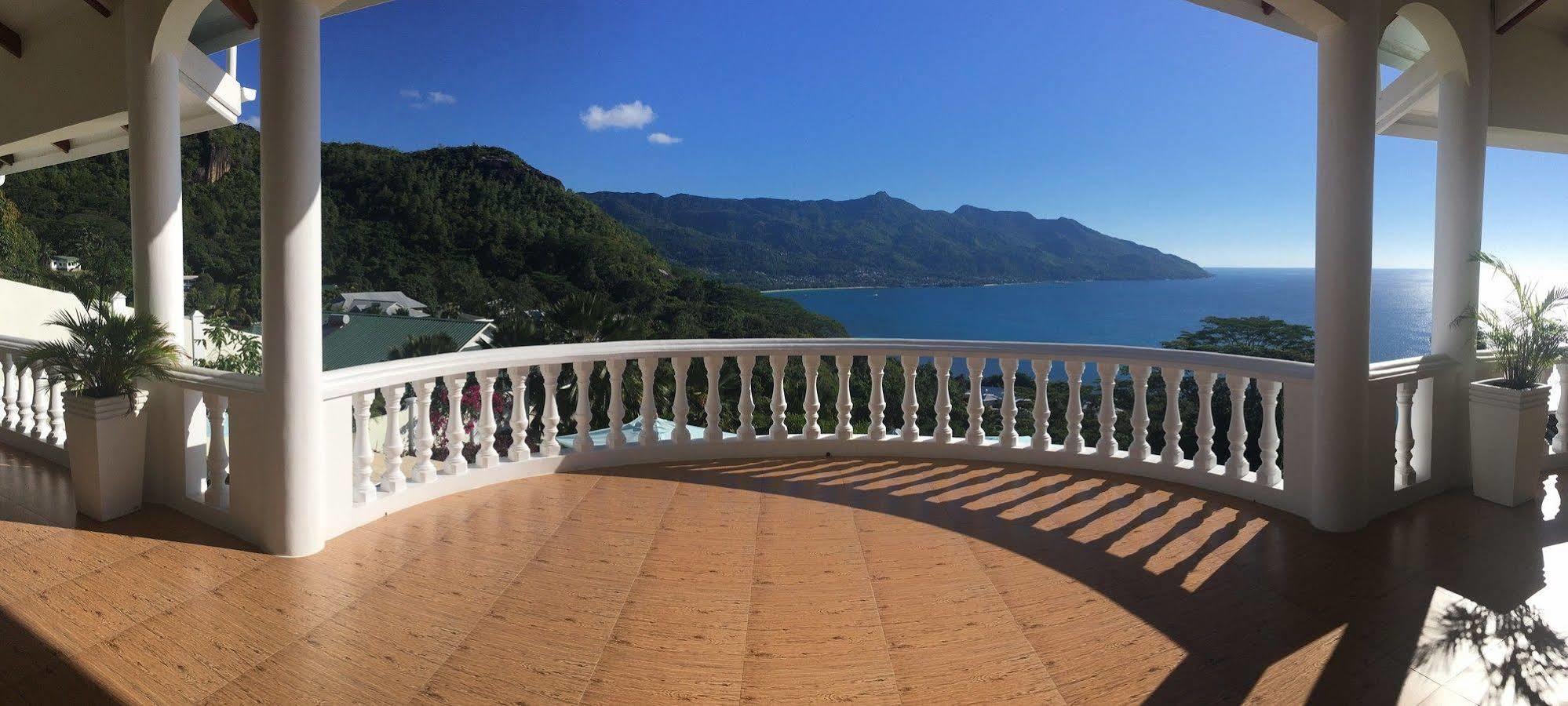 Petit Amour Villa Glacis  Екстер'єр фото